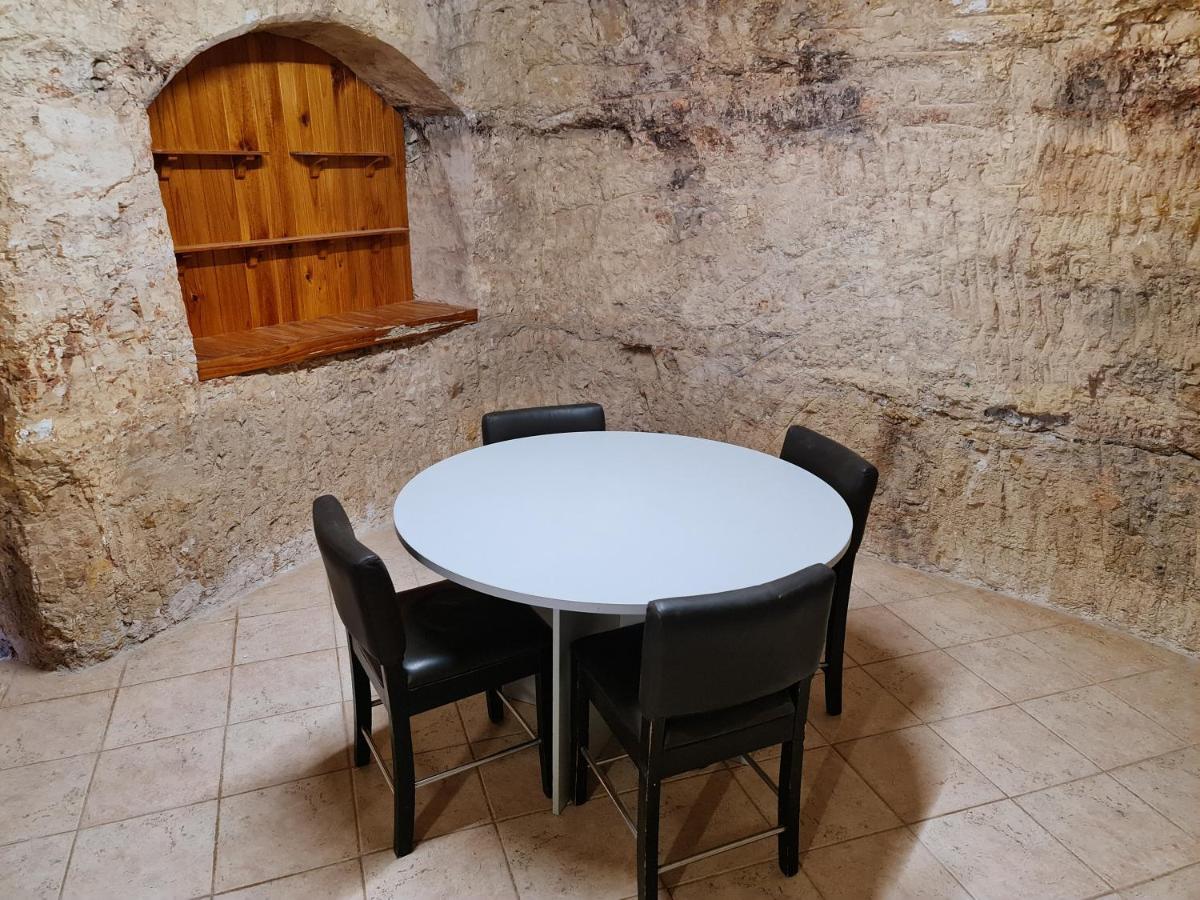Underwood Court Fresh Dugout- Hosted By Coober Pedy Accommodations 외부 사진