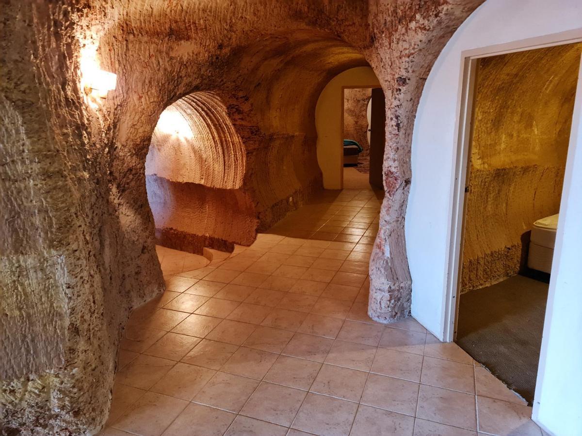 Underwood Court Fresh Dugout- Hosted By Coober Pedy Accommodations 외부 사진
