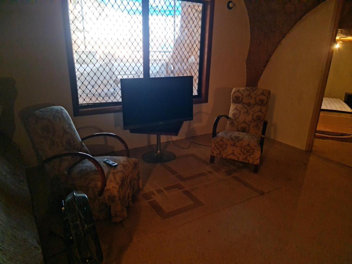 Underwood Court Fresh Dugout- Hosted By Coober Pedy Accommodations 외부 사진